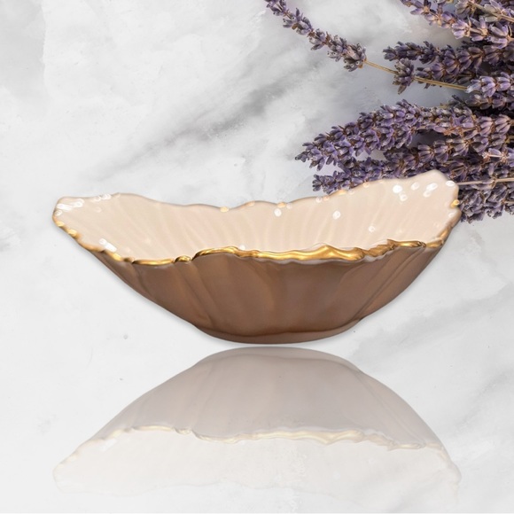 Lenox Triad Collection Gilded Embossed Ivory with 24 K gold trim. - Picture 3 of 4